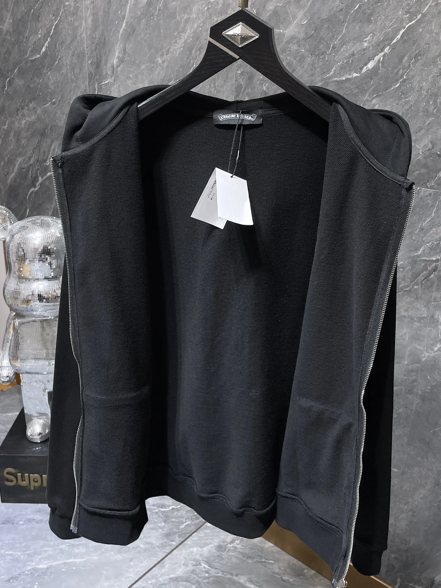 P276 Chrome Hearts Autumn and Winter 2025 Counter Synchronization Chrome Hot Diamond Cross Handmade Willow Sweatshirt Imported Diamond➕Handmade Willow Improved Customized Version 1:1 High Weight High Quality Fabric Recommended Color: Black White Code Number: S, M, L, XL